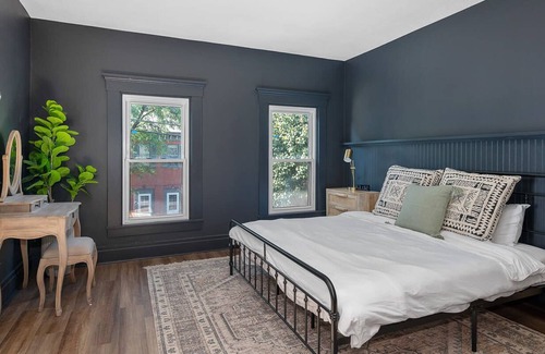 Lindenwald House | Modern Townhome~Close 2 River~5 Min to Spooky Nook