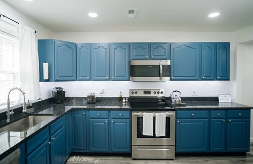 Lynchburg House | Modern townhome in Lynchburg! 3 bed 2.5 bath Only minutes from everything! Cozy!