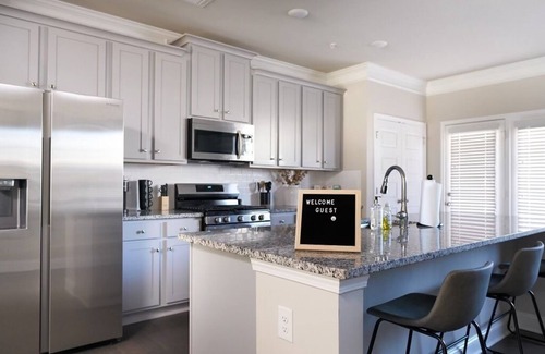 Marietta House | Modern Townhome in Marietta - 3Bed/3.5 Bath