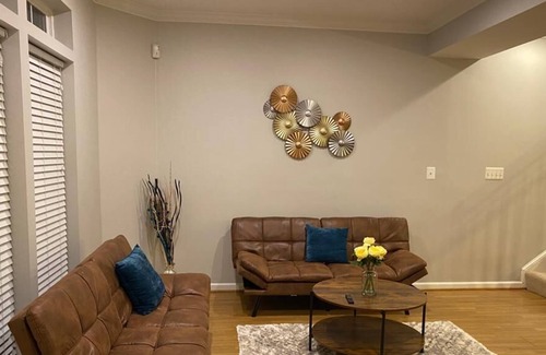 Elkridge House | Modern Townhome In sought after area!