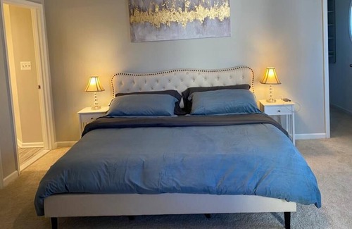 Elkridge House | Modern Townhome In sought after area!