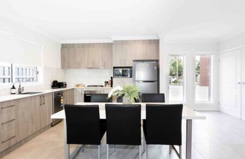 Wagga Wagga Apartment | Modern townhome located in inner city Wagga!