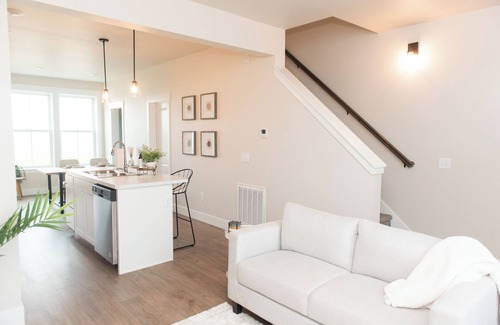 Billings House | Modern townhome minutes from Billings' best shopping, family friendly community!