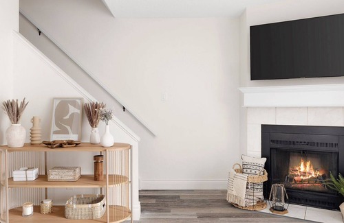 Saskatoon House | Modern townhome near the river