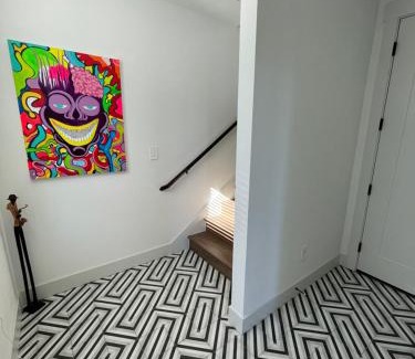 Addison Apartment | Modern Townhome
