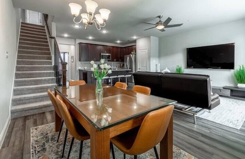 Farmers Branch House | Modern Townhome with patio - New Construction
