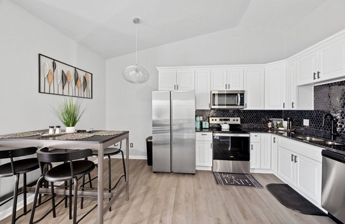 Northwest House | Modern Townhome