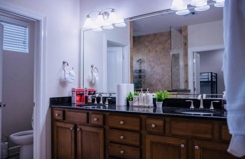 East Downtown Houston House | Modern TownHome w/King Bed in DwnTwn
