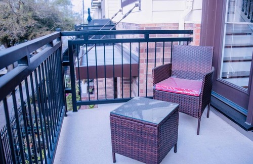 East Downtown Houston House | Modern TownHome w/King Bed in DwnTwn
