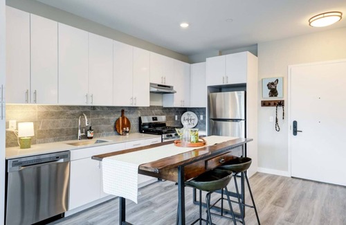 New Haven Apartment | Modern Townhome | Walk to Yale and Downtown