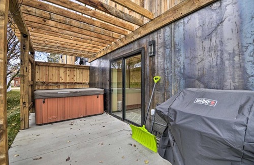 Red Lodge House | Modern Townhome with Rooftop Deck and Hot Tub!