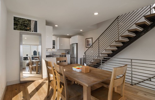 Lower Queen Anne House | Modern Townhome with Space Needle View