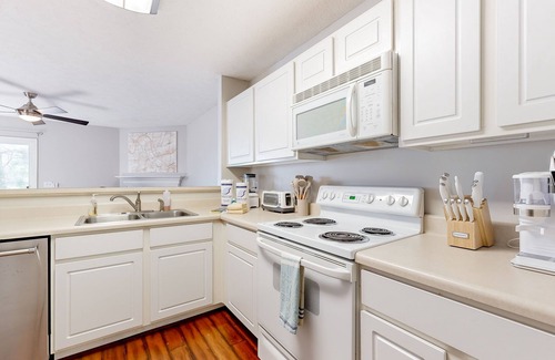 Nashboro Village House | Modern townhome with on-site golf & pool - water views, W/D, & central AC