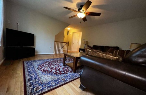 Winchester House | Modern Townhome within walking distance of Old Town Winchester and attractions