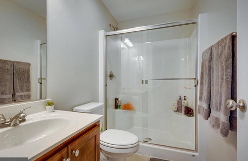 Winchester House | Modern Townhome within walking distance of Old Town Winchester and attractions