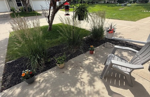 West Des Moines House | Modern Townhouse Near Jordan Creek & Topgolf ~ Spacious 2-Story Retreat