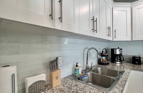 Naranja House | Modern Townhouse 3 bedrooms & BBQ! Between Miami & The Keys
