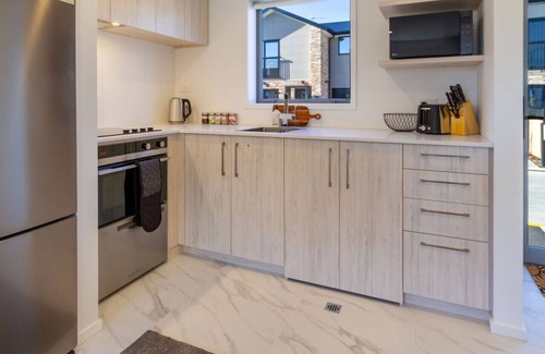 Upper Riccarton House | Modern Townhouse by Middleton Park, 1 bed 1 bath