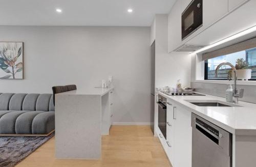 Papatoetoe House | Modern Townhouse close to Airport and Hospital