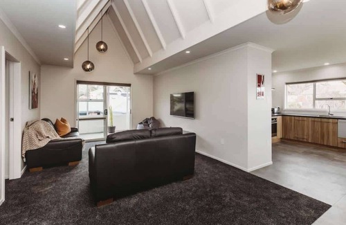 New Plymouth House | Modern Townhouse in New Plymouth