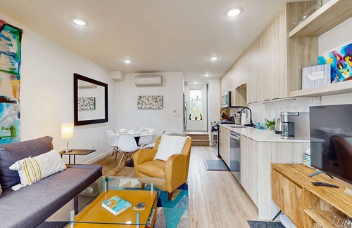 Judkins Park House | Modern Townhouse in Seattle’s Central District – Stunning Views & Prime Location