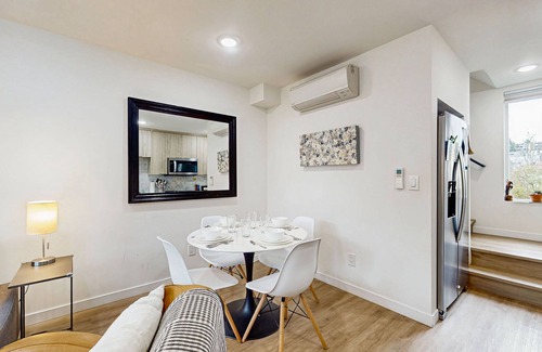 Judkins Park House | Modern Townhouse in Seattle’s Central District – Stunning Views & Prime Location