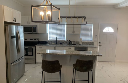 Nassau House | Modern Townhouse Near Beach and Grocery Store