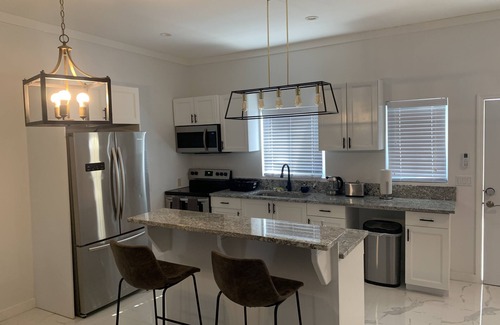 Nassau House | Modern Townhouse Near Beach and Grocery Store