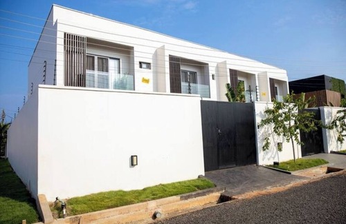 Labadi House | Modern Townhouse near Beach