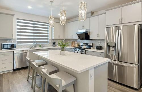 Covina House | Modern Townhouse Near Disneyland & OC Beaches