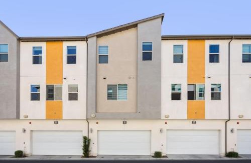 Covina House | Modern Townhouse Near Disneyland & OC Beaches