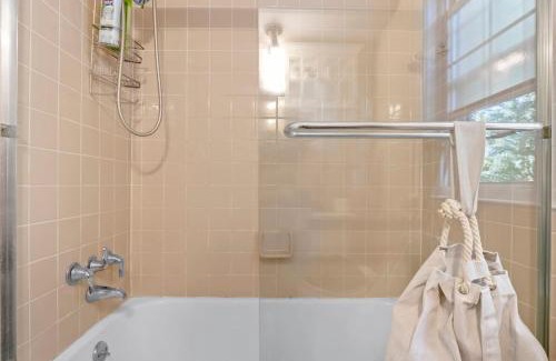 Dearborn House | Modern Townhouse Near Everything Shopping Center