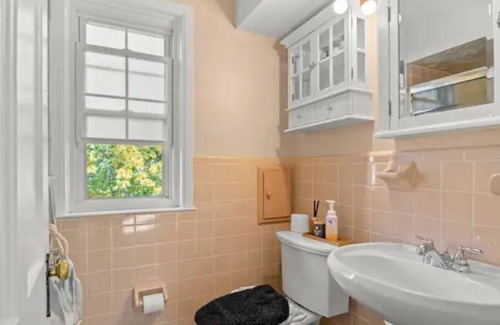 Dearborn House | Modern Townhouse Near Everything