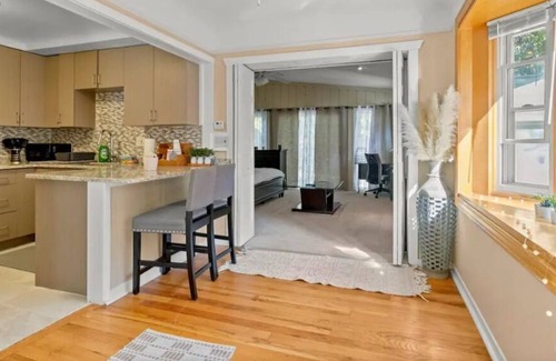 Dearborn House | Modern Townhouse Near Everything