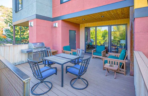 Durango House | Modern Townhouse on the River w/AC, Roof Top Deck