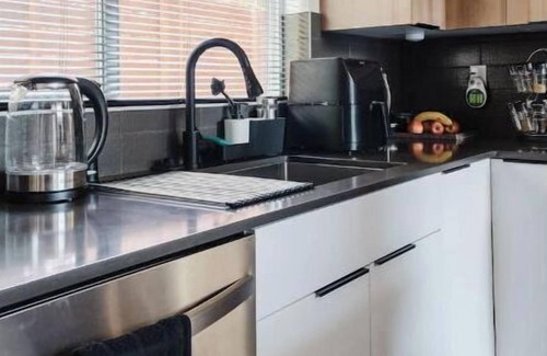 North College Park House | Modern townhouse utopia!