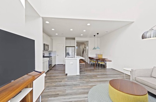 Millville House | Modern Townhouse w/Pool Gym & Tennis, Near Beach