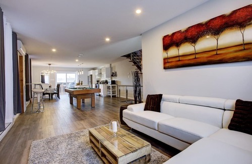 Cote-Saint-Paul House | Modern Townhouse with Rooftop Deck close to Downtown