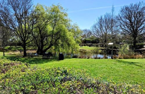Ingatestone House | Modern townhouse with easy access to London