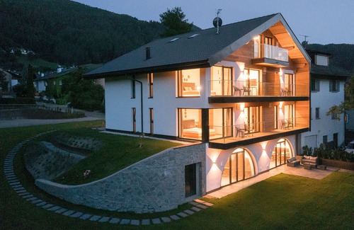 Bressanone House | Modern-traditional apartment