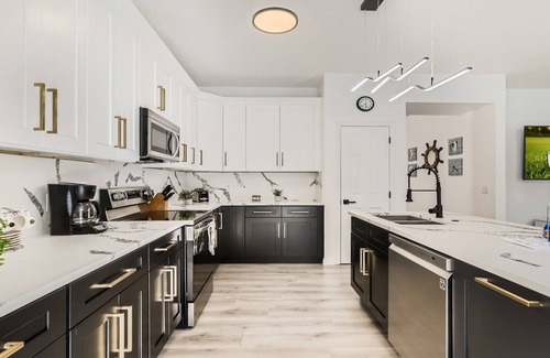 Windwood Bay House | Modern Tranquil Villa| 4 bed/3 bath Private Pool Heaven| Close to ChampionsGate and The Parks!
