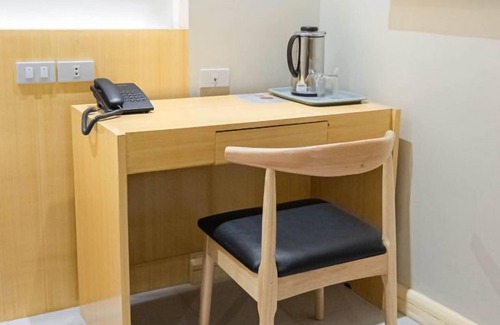 Downtown Tacloban Apartment | Modern Tranquility: Etsu Studio Haven in Tacloban