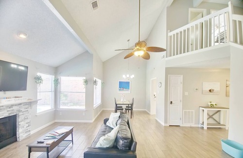 Barker House | Modern Tranquility In Katy Tx - Arcade Room & Pool