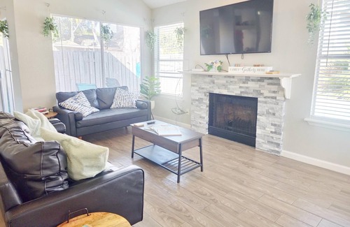 Barker House | Modern Tranquility In Katy Tx - Arcade Room & Pool