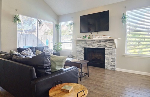 Barker House | Modern Tranquility In Katy Tx - Arcade Room & Pool
