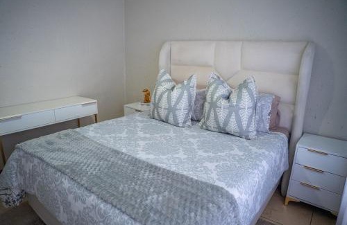 Benoni Apartment | Modern Tranquility