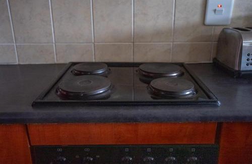 Benoni Apartment | Modern Tranquility