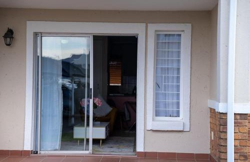 Benoni Apartment | Modern Tranquility