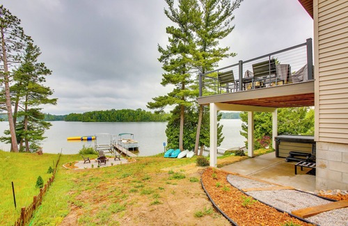 Traverse City House | Modern Traverse City Lake House w/Hot Tub!