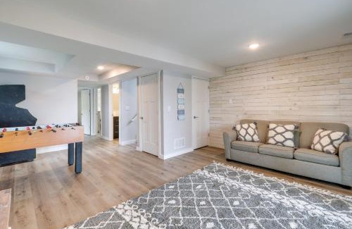 Traverse City House | Modern Traverse City Lake House with Hot Tub!